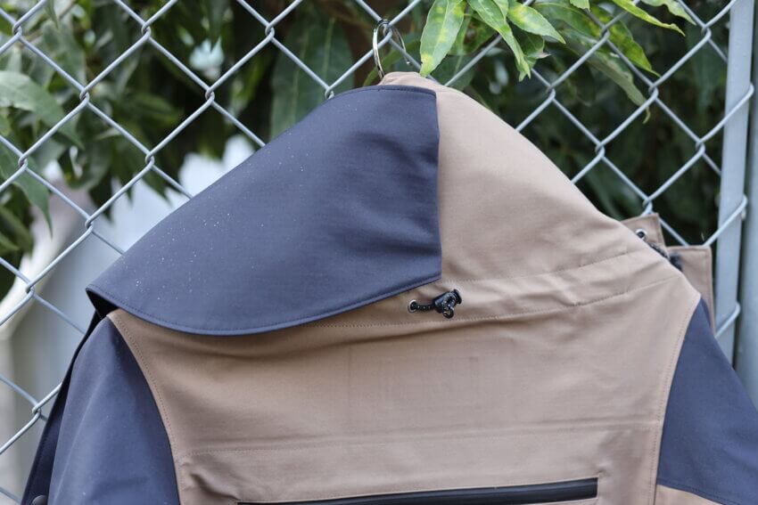 ジュンミカミ×ワイルドシングスの３レイヤーコートの襟