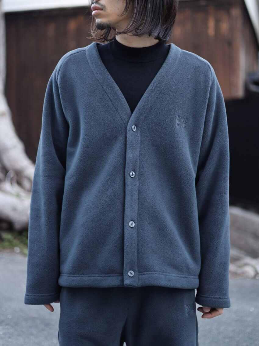 ユニクロ×ニードルズのフリースオーバーサイズカーディガンのサイズ感・着用感（前）