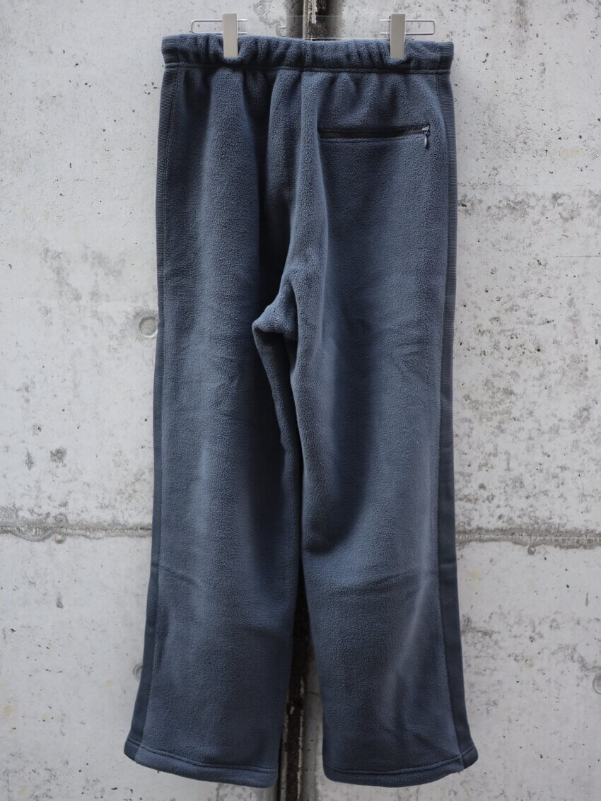 ユニクロ×ニードルズのフリースワイドパンツ（グレー）